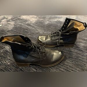 Frye Veronica Combat Black Leather Lace-Up Boots Women Size 9